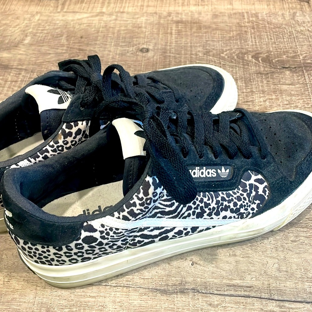 Adidas Sneakers